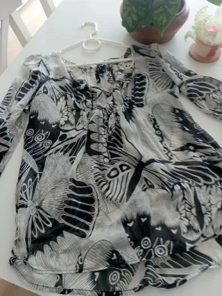 Blusa de seda estampada