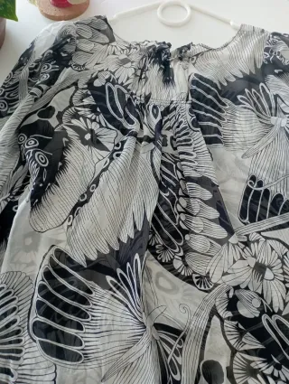 Blusa de seda estampada