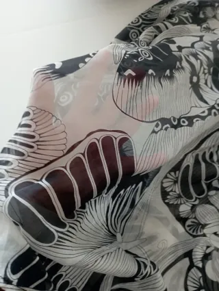 Blusa de seda estampada