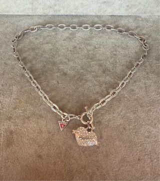 Collar Guess Corazón Brillante y Triángulo