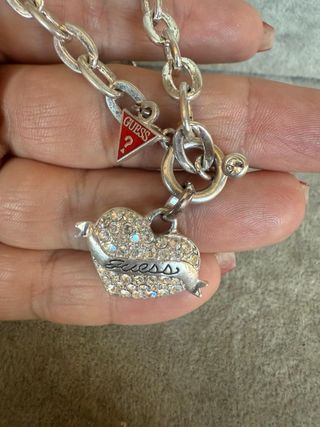 Collar Guess Corazón Brillante y Triángulo