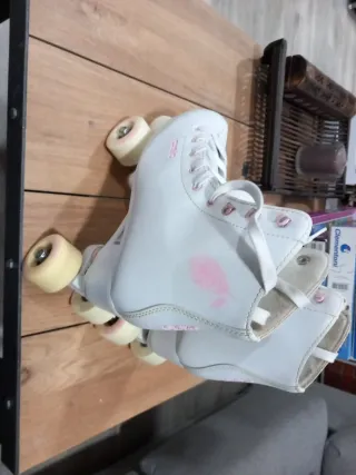 Patines Oxelo blancos y rosas