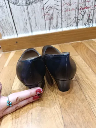 Zapatos Guante piel tacón cómodo negros.