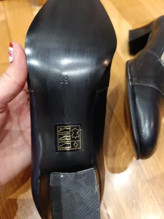 Zapatos Guante piel tacón cómodo negros.