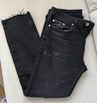 Vaqueros Zara negros desgastados