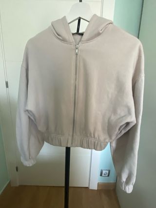Sudadera Zara crema con capucha