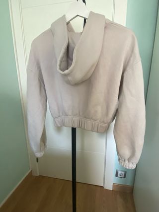 Sudadera Zara crema con capucha