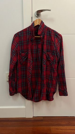 Camisa de cuadros roja y azul
