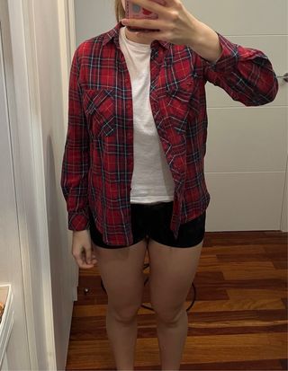 Camisa de cuadros roja y azul