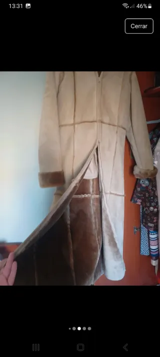 Abrigo largo serraje beige.