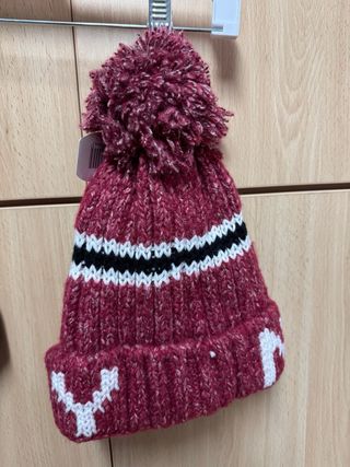 Gorro WAY NOR rojo y blanco con pompón