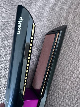 Piastra Dyson Corrale Nera e Viola