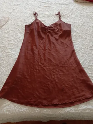 Vestido marrón tirantes satinado