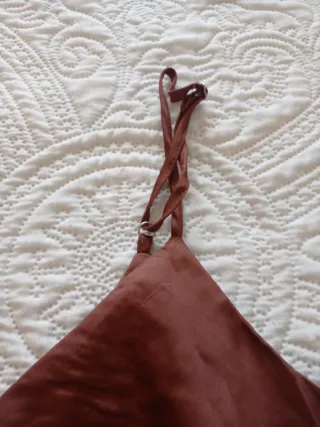 Vestido marrón tirantes satinado