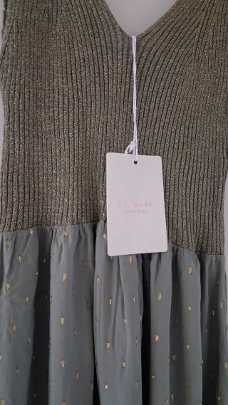 Vestido verde con detalles dorados