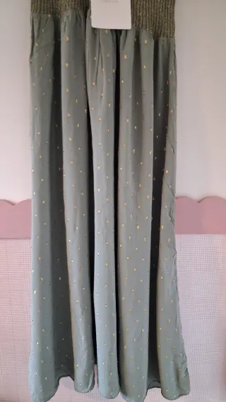 Vestido verde con detalles dorados