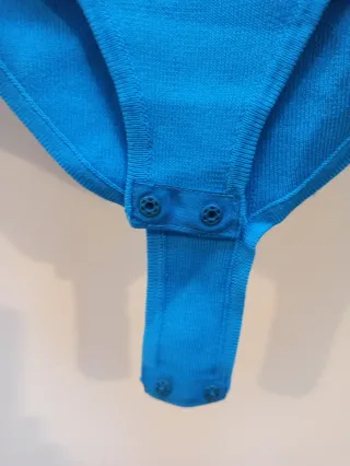 Body perkins azul vivo, talla S. Parfois