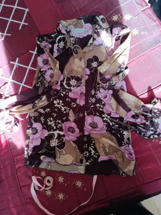 Camisa Clockhouse flores marrón y rosa