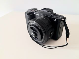 70 DISPAROS Cámara Sony ZV-E10 como nueva