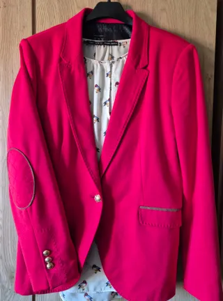 Conjunto Blazer Zara Roja con Coderas y Blusa