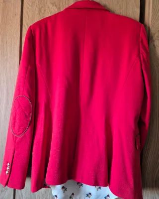 Conjunto Blazer Zara Roja con Coderas y Blusa