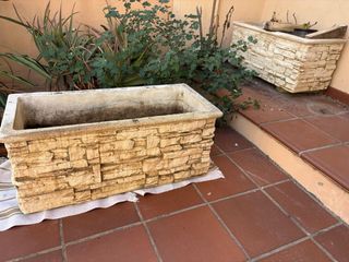 Fioriera in pietra stile rustico