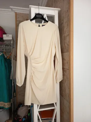Vestido beige drapeado