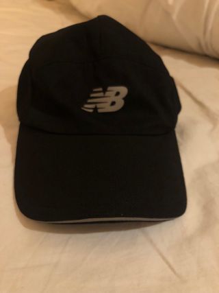 Gorra New Balance panel performance Negra y Gris
