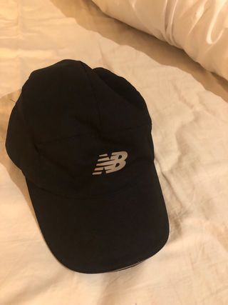 Gorra New Balance panel performance Negra y Gris