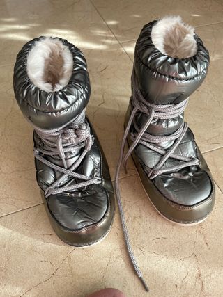 Botas de nieve plateadas