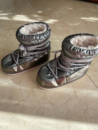 Botas de nieve plateadas
