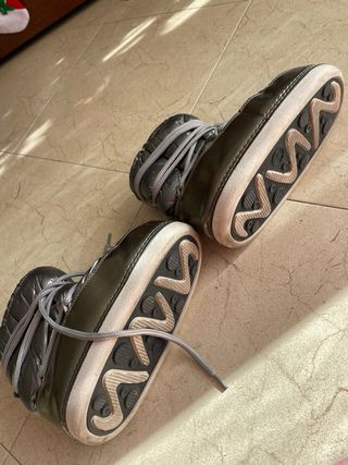 Botas de nieve plateadas