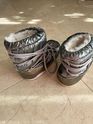Botas de nieve plateadas