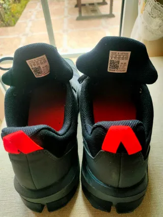 Adidas Calzado Montaña Negro/Rojo Talla 41.5