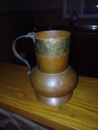 Jarra de cobre antigua
