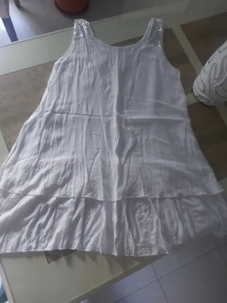 Vestido blanco con volantes