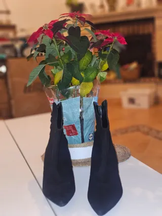 Botines negros con flecos y tachuelas