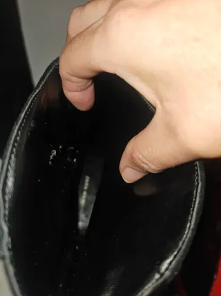 Botines negros con flecos y tachuelas