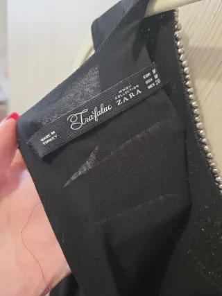 Vestido negro con cuello pedrería