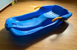 Trineo azul para deslizar