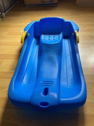 Trineo azul para deslizar