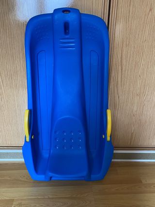 Trineo azul para deslizar