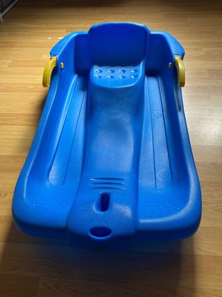 Trineo azul para deslizar