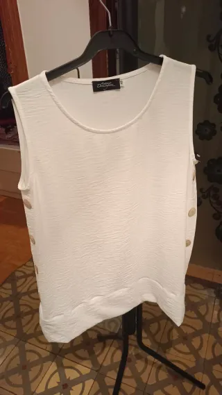 Blusa blanca botones madera