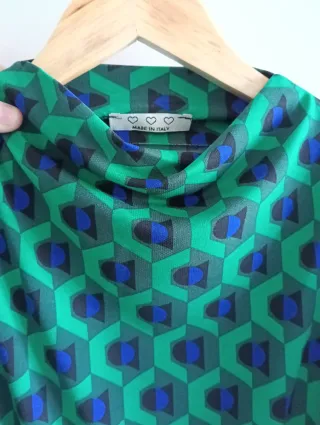 Vestido entallado manga larga con hombreras