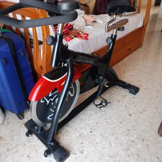 Bicicleta Spinning Tentable Negra y Roja