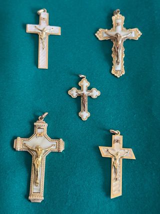 Lote 5 Cruces Imitación Nácar Dorado