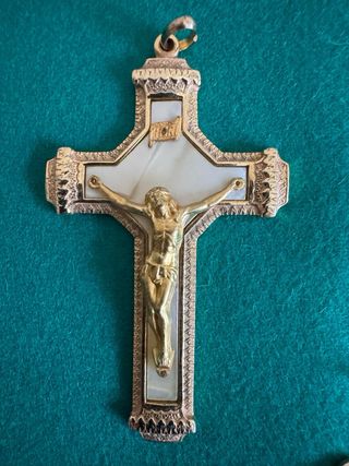 Lote 5 Cruces Imitación Nácar Dorado