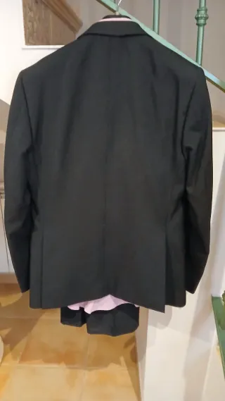 Traje de chaqueta y pantalón negro