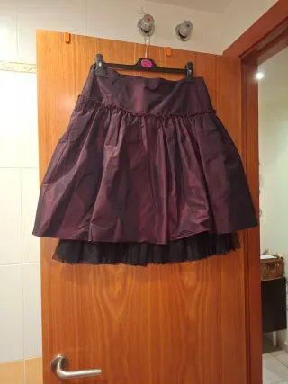 Falda granate con tul para eventos